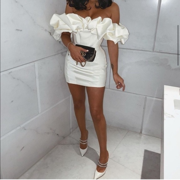 House of CB 'Selena' Ivory Satin Ruffle Strapless Dress‎ size XS NWOT - Picture 1 of 15